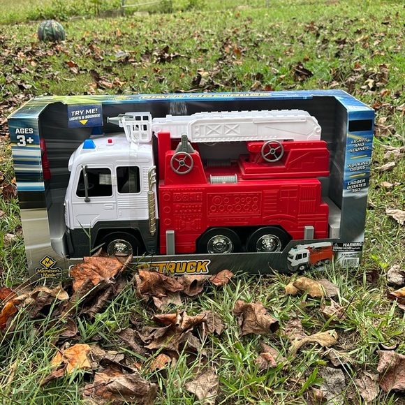 MEMBERS MARK GIANT FIRE TRUCK 23”X11.5”X7.5”WIDE - Picture 9 of 9